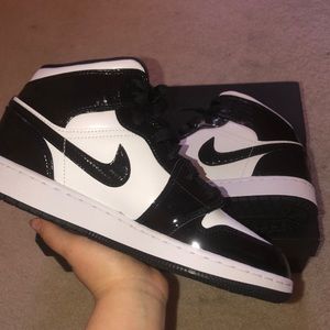 NEW AUTHENTIC AIR JORDAN 1 MID CARBON! MESSAGE FOR MORE INFO + NEGOTIATIONS